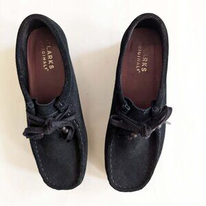 Clarks Women's Wallacraft Bee Black Suede